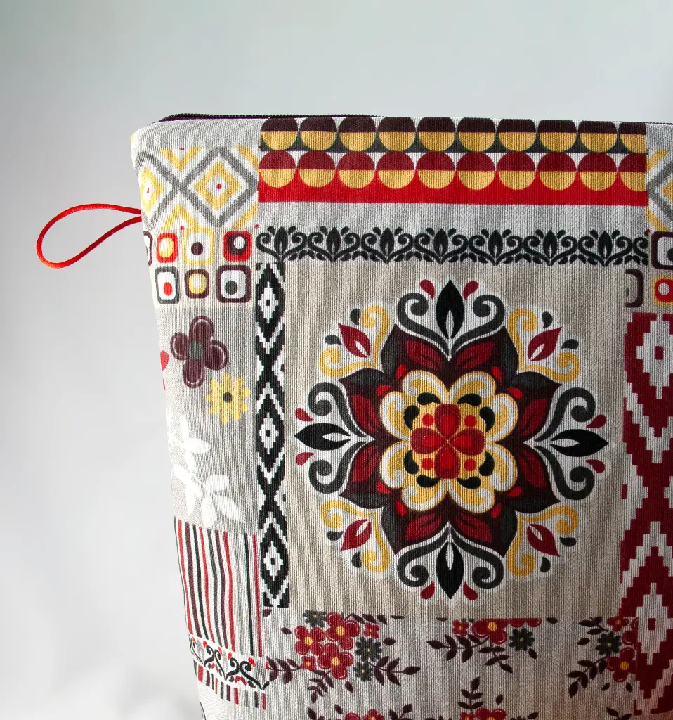 Zipper Ethnic Grey XL Front Croped Left.webp