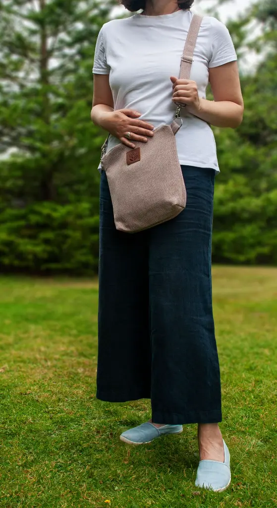 Medium Crossbody Bag Orsa Amethyst  Beige M with Nadiia 2 Croped.webp