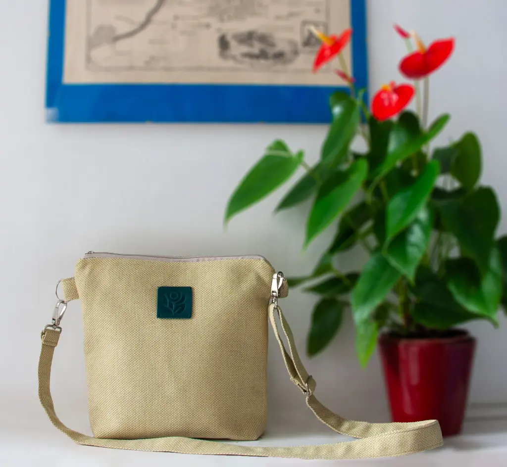 Medium Crossbody Bag Orsa Light Green Beige Front.webp