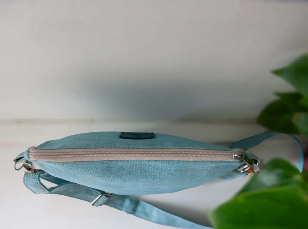 Medium Crossbody Bag Orsa Sky Blue M Top.webp