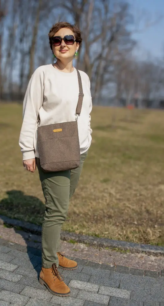 Front Large Crossbody Bag Afina Brown L Color.webp