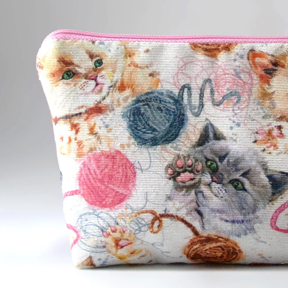 Zip Pouch  Cats White Front Left.webp