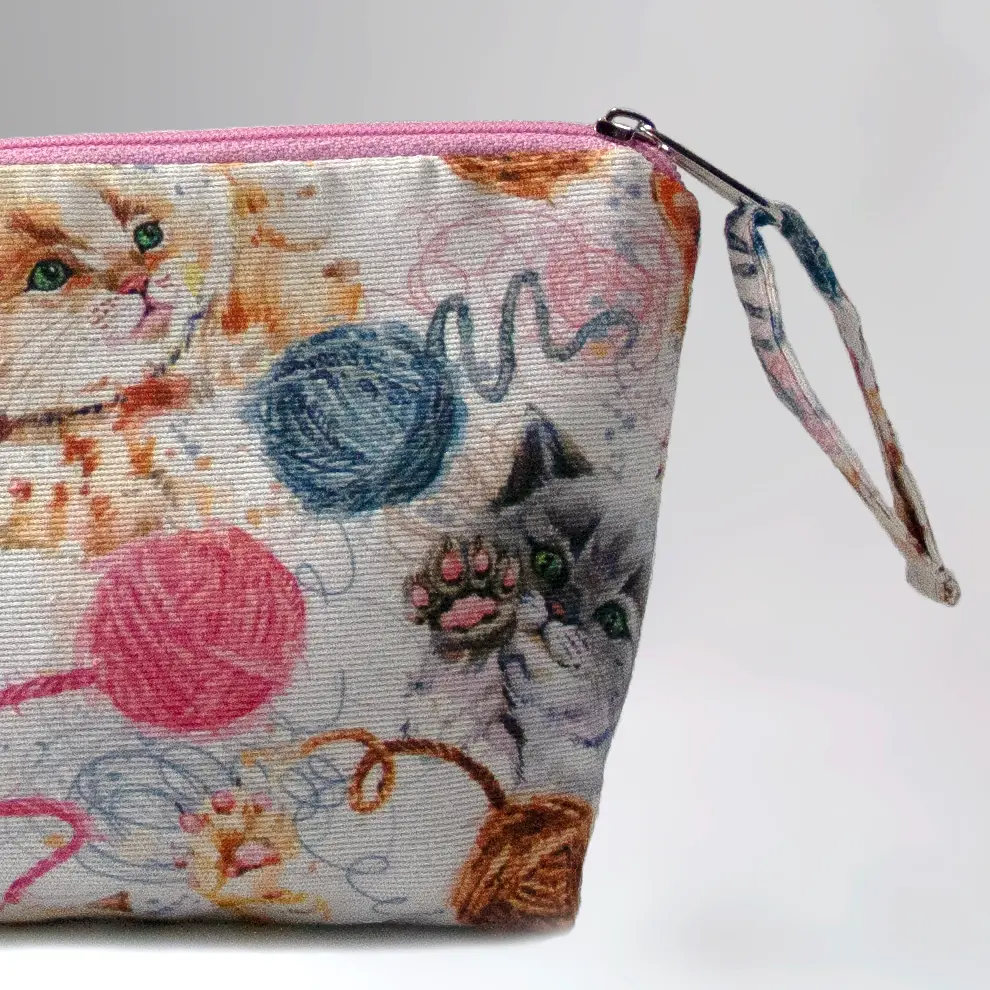 Zip Pouch  Cats White Front Right.webp