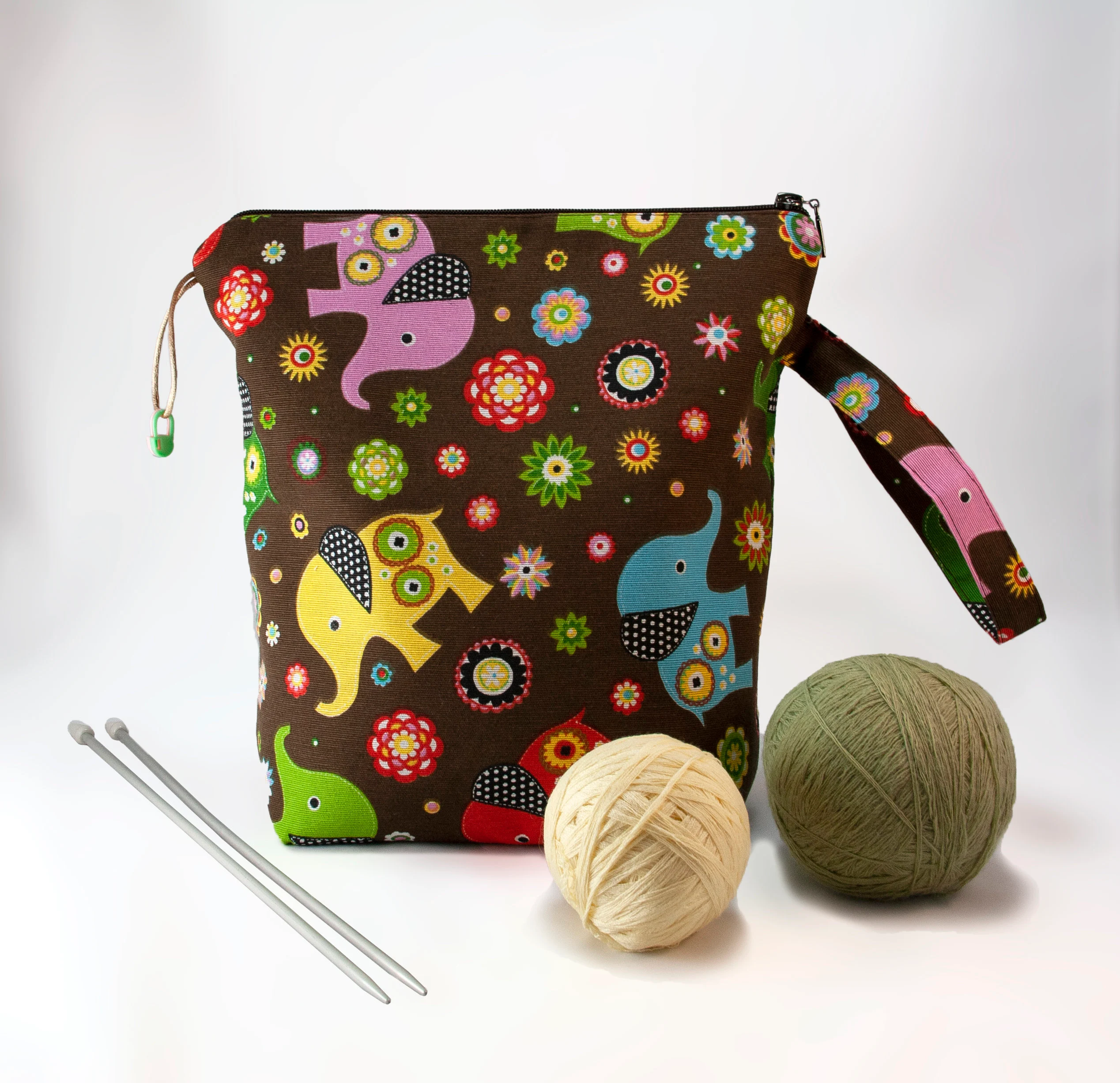 [pbz-elephs-brown-xl] Zipper Elephants Brown XL