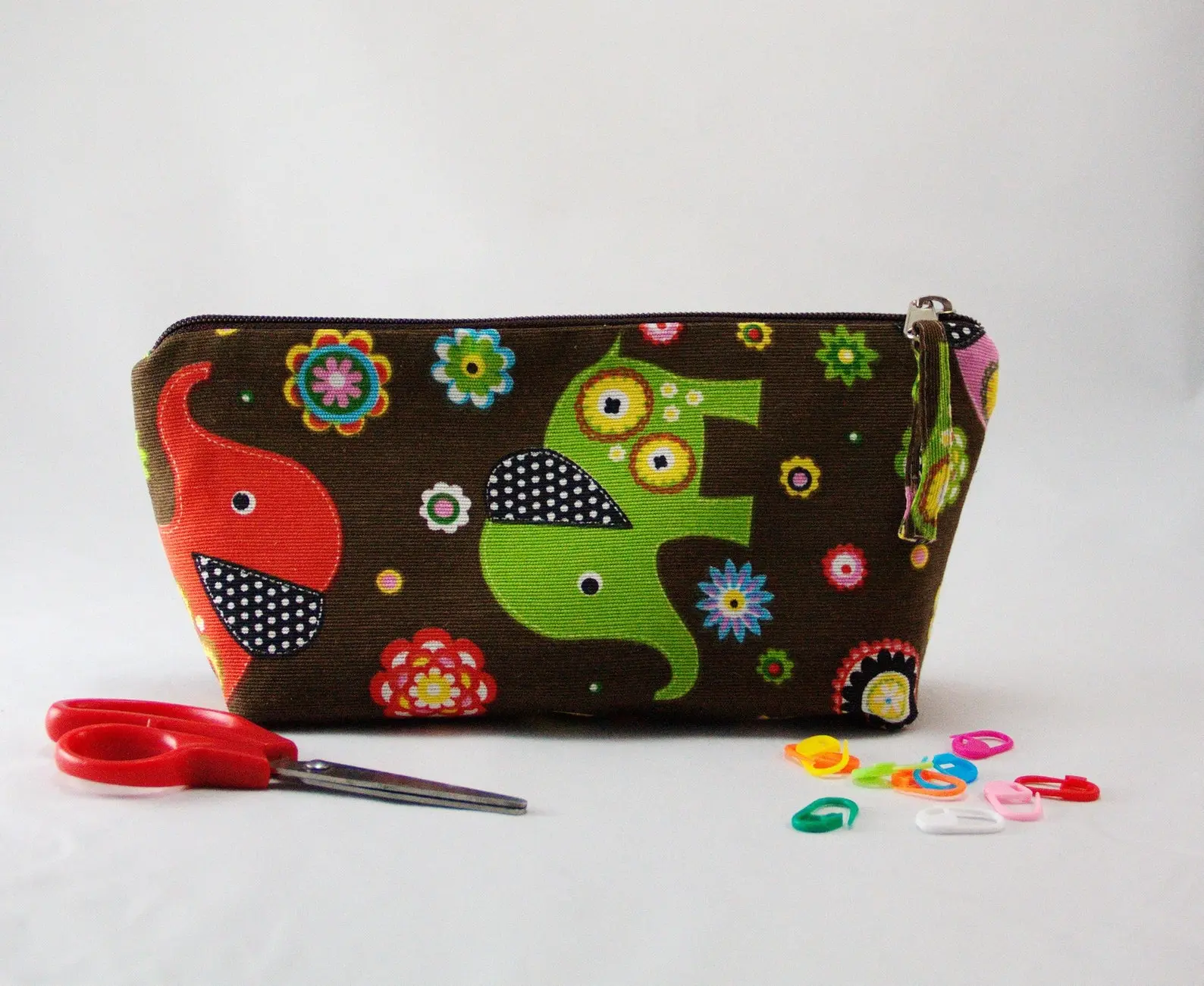 [npz-elephs-brown-m] Zipper Notions Pouch Elephants Brown