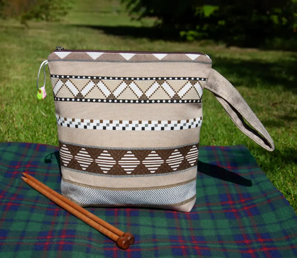 [pbz-stripe-coffee-xl] Zipper Stripe Ayrin Coffee  XL